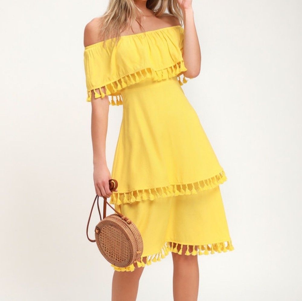 Lulus off the shoulder dress- yellow 💛 size large